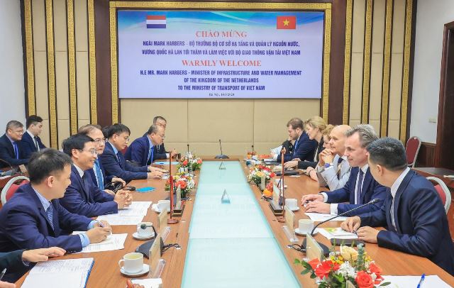Bộ trưởng Nguyễn Văn Thắng đã tiếp và làm việc với Đoàn công tác Bộ Cơ sở hạ tầng và Quản lý nguồn nước Hà Lan
