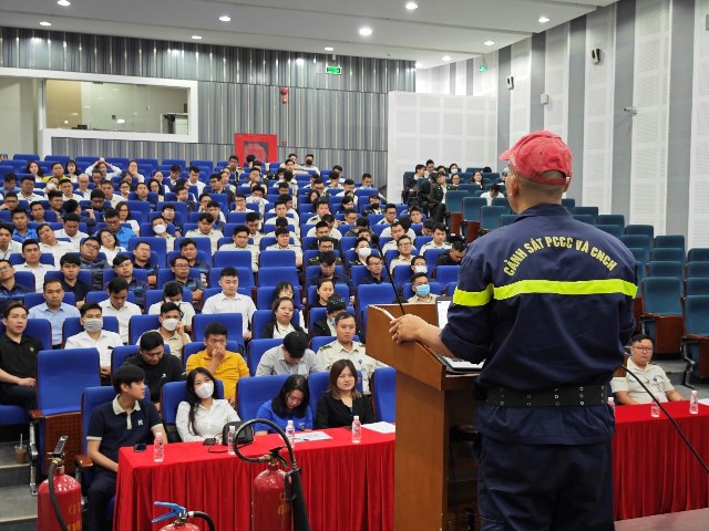 Đoàn Thanh niên Cảng HKQT Tân Sơn Nhất tổ chức các lớp tập huấn, bồi dưỡng kiến thức về an toàn PCCC&CNCH.