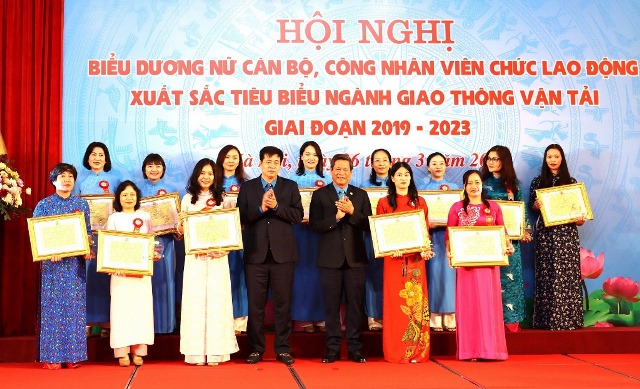 Vinh danh 80 nữ cán bộ, viên chức, lao động tiêu biểu ngành GTVT