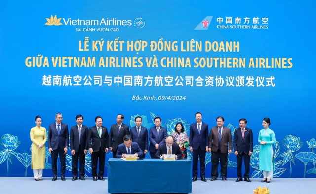 Vietnam Airlines chào mừng chuyến bay thứ 100.000 trên đường bay Việt Nam - Trung Quốc