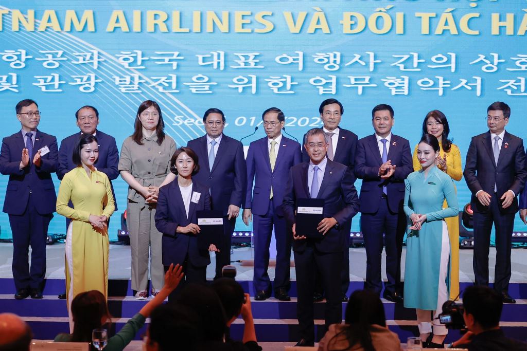 Vietnam Airlines kỷ niệm 30 năm đường bay thẳng và chào đón hành khách thứ 15 triệu giữa Việt Nam - Hàn Quốc
