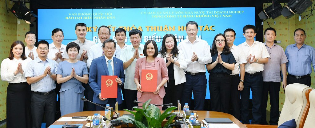 Vietnam Airlines ký kết thỏa thuận hợp tác với Báo Đại biểu Nhân dân 