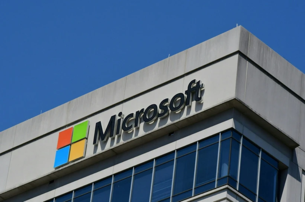 Mỹ: Hoãn, hủy hàng trăm chuyến bay do dịch vụ đám mây của Microsoft gặp sự cố