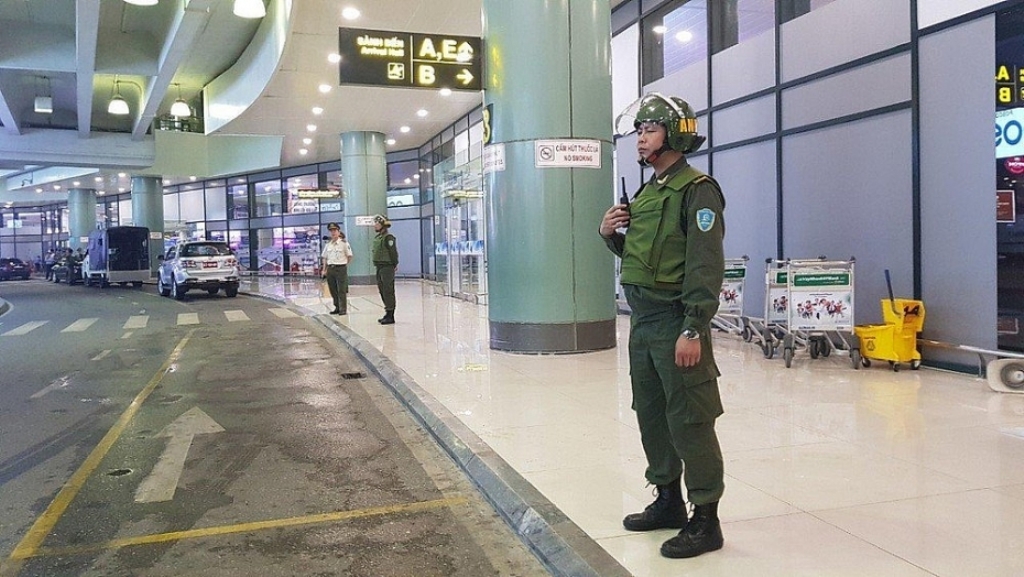 Cấm vận chuyển có thời hạn hành khách tung tin có lựu đạn trong hành lý xách tay