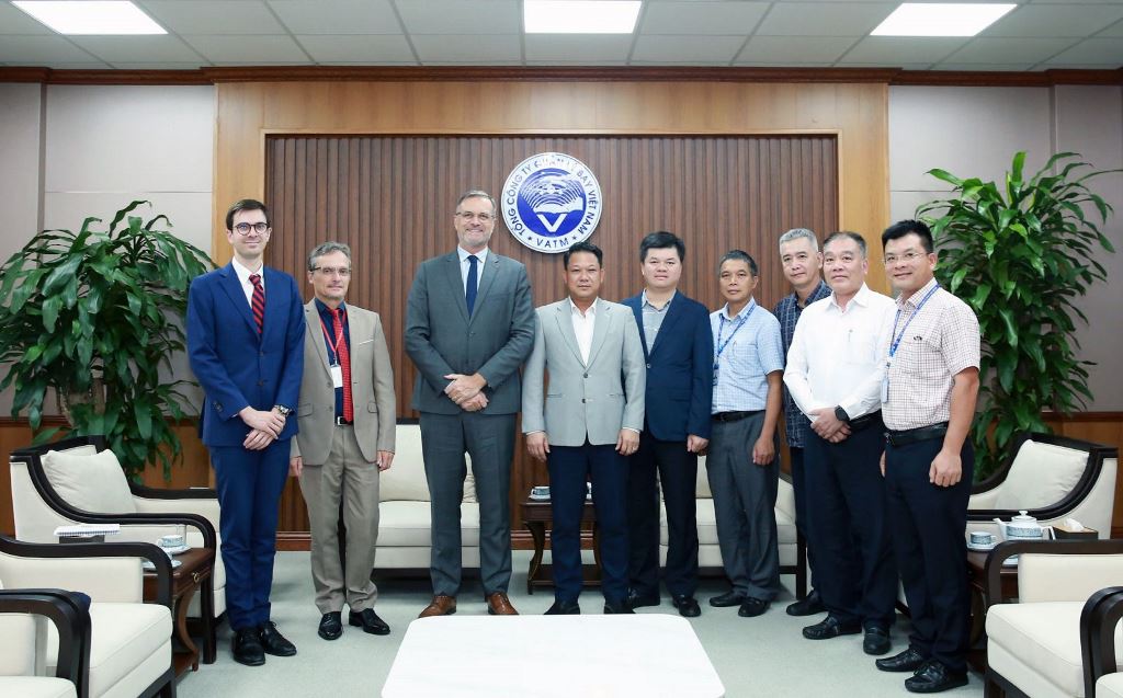 Tiếp và làm việc với Đại sứ Cộng hòa Pháp tại Việt Nam