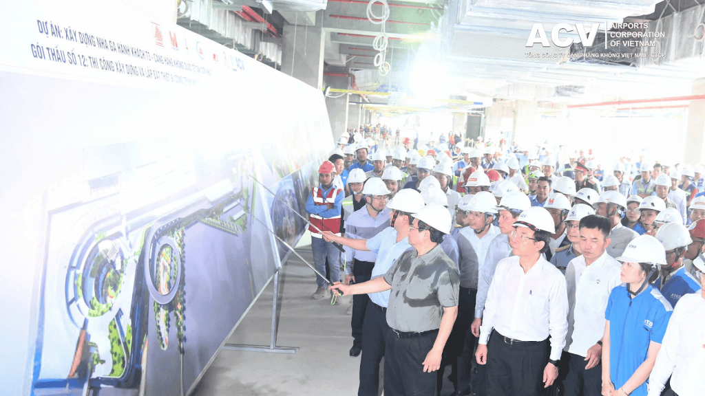 Kiểm tra tiến độ thi công dự án Nhà ga hành khách T3- Cảng HKQT Tân Sơn Nhất
