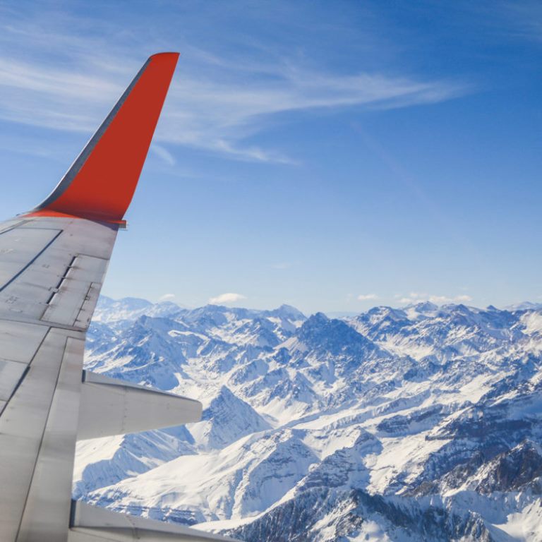 Ảnh hưởng của thời tiết đến hoạt động quản lý bay toàn cầu và cách giải quyết