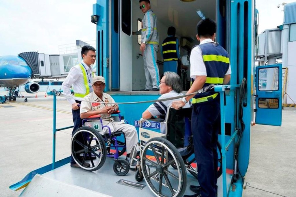 Công tác phục vụ hỗ trợ hành khách là người khuyết tật 