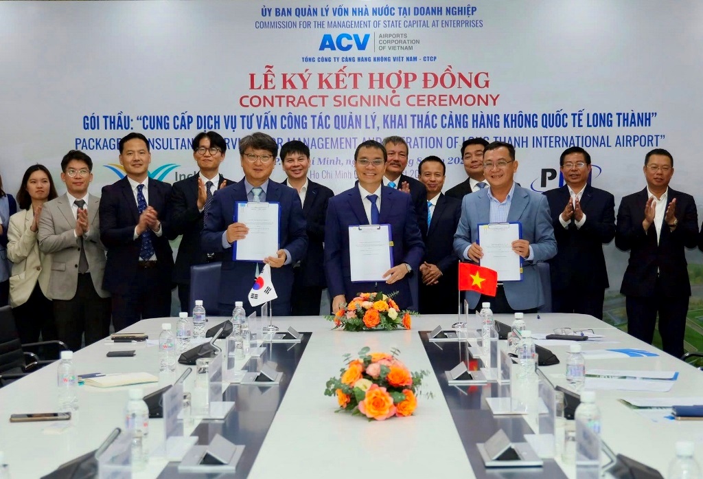 Ký kết hợp đồng gói thầu “Tư vấn công tác quản lý, khai thác Dự án Cảng hàng không quốc tế Long Thành”.