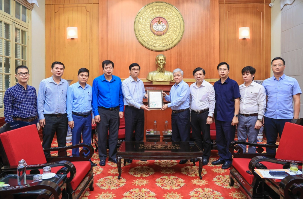 Bộ GTVT trao 4 tỷ đồng ủng hộ bà con bị thiệt hại do bão lũ