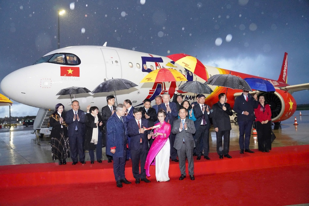 Airbus và Vietjet bàn giao tàu bay mới mang hình ảnh kỷ niệm 50 năm quan hệ ngoại giao Việt Nam - Pháp