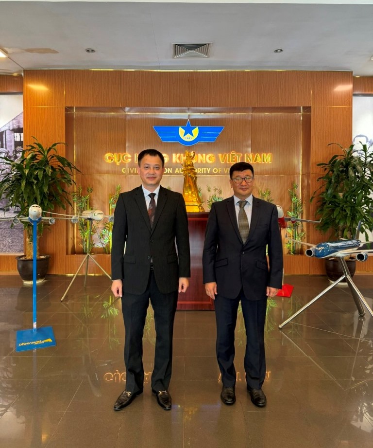 Meeting between the Mongolian Ambassador and the Deputy Director General of the Civil Aviation Authority of Vietnam: Strengthening Aviation Cooperation