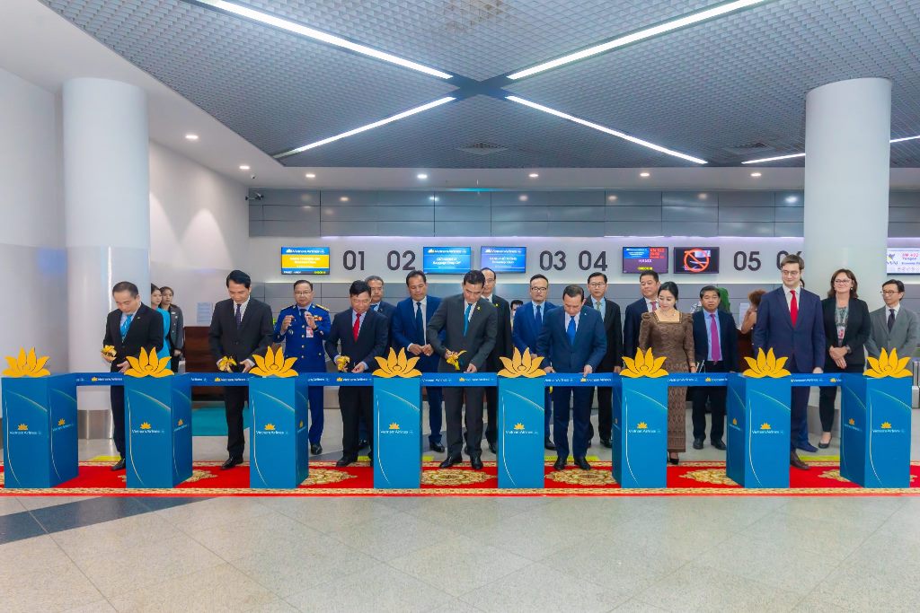 Vietnam Airlines khai trương đường bay thẳng từ Hà Nội tới Phnom Penh