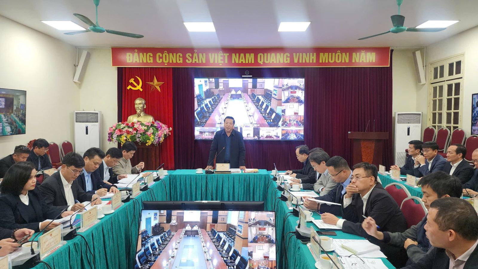 Hội nghị giao ban công tác tháng 11 và triển khai công tác cuối năm tại Bộ Giao thông vận tải