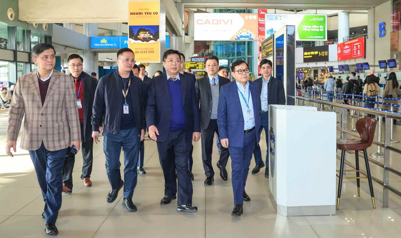 Kiểm tra công tác phục vụ hành khách tại Cảng HKQT Nội Bài 