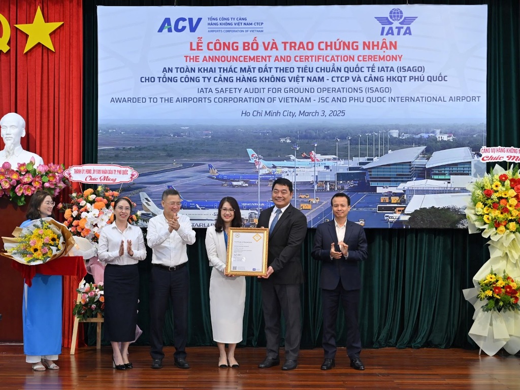 IATA trao chứng nhận An toàn khai thác mặt đất theo tiêu chuẩn quốc tế cho ACV và Cảng HKQT Phú Quốc