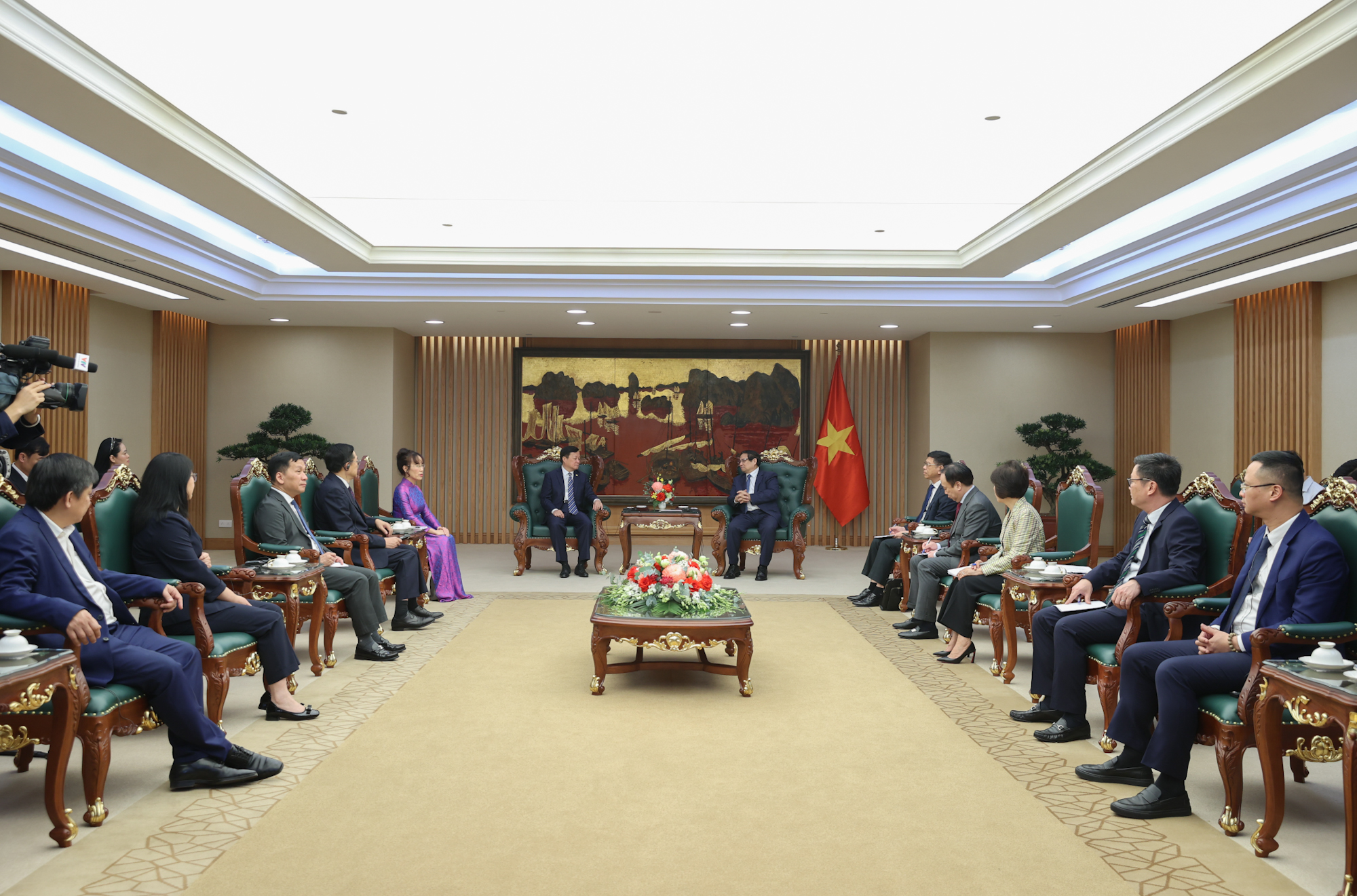 Thủ tướng Phạm Minh Chính tiếp Chủ tịch Tập đoàn tàu bay thương mại Trung Quốc