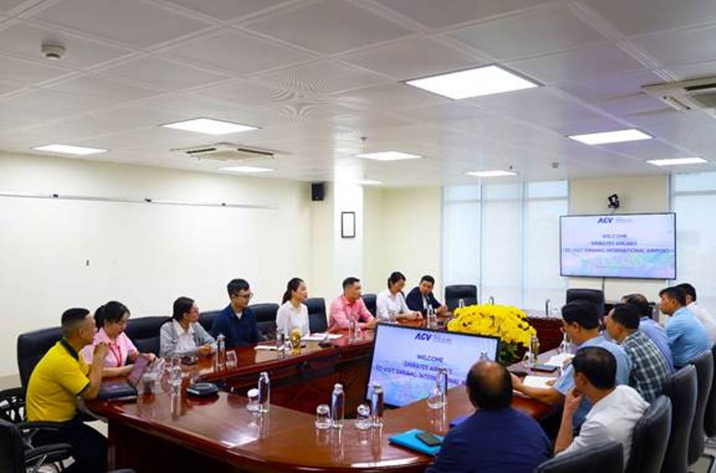 Emirate Airlines khảo sát về công tác khẩn nguy cứu nạn tại Cảng HKQT Đà Nẵng