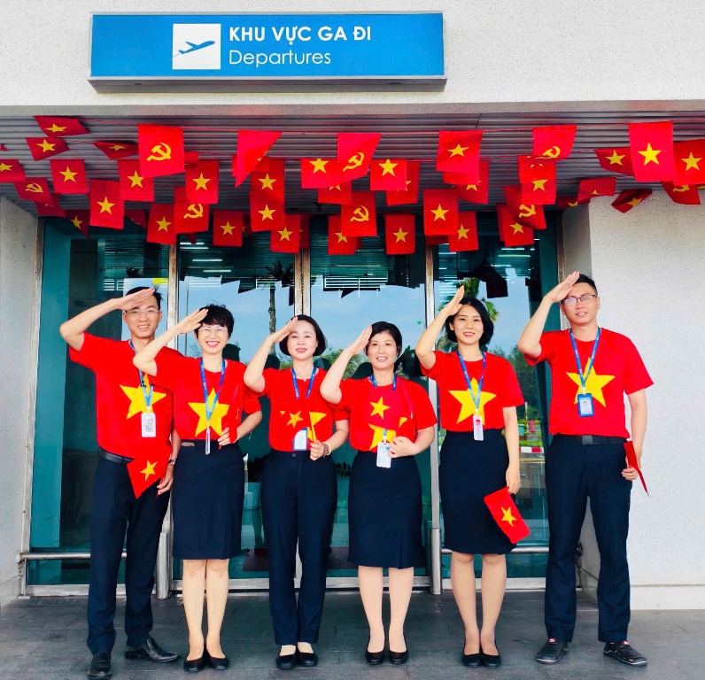 Cảng hàng không Tuy Hòa hân hoan chào mừng đại lễ kỷ niệm 50 năm giải phóng miền Nam, thống nhất Đất nước