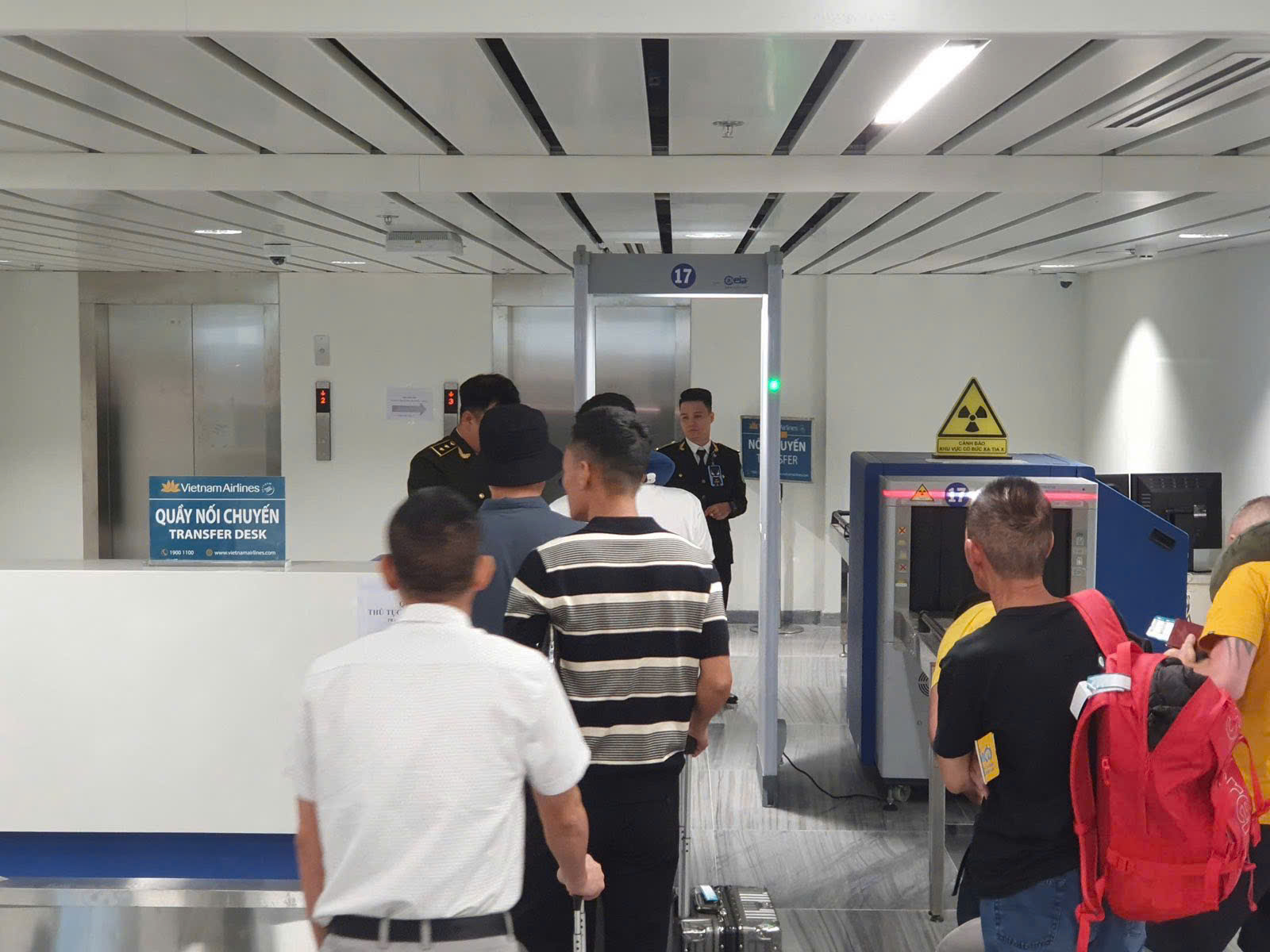 Tân Sơn Nhất triển khai xe buýt nội bộ miễn phí kết nối nhà ga T3 và T1 từ 1/5