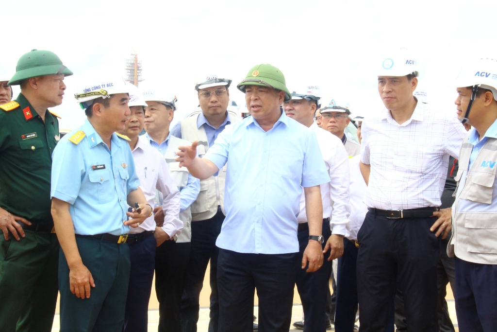 Bộ trưởng Trần Hồng Minh kiểm tra thực địa tại Cảng HKQT Long Thành