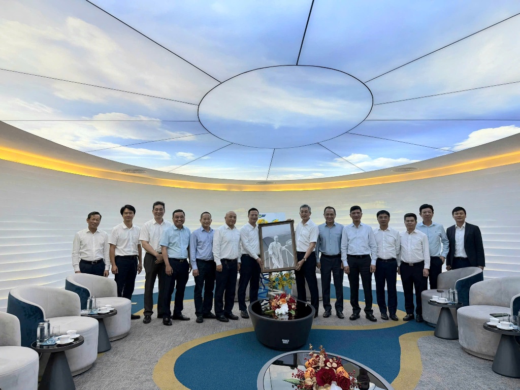 Cục trưởng Uông Việt Dũng chúc mừng Tổng công ty Hàng không Việt Nam nhân kỷ niệm 30 năm thành lập (27/5/1995 – 27/5/2025)