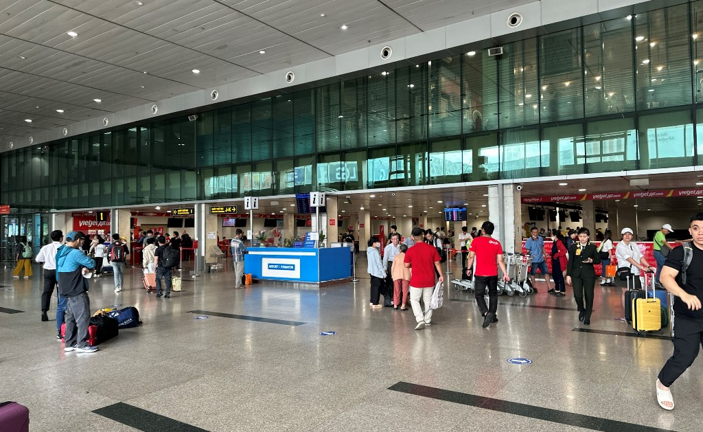 Kết quả giám sát Slot các chuyến bay đi Tháng 3/2025 tại Cảng HKQT Tân Sơn Nhất và Nội Bài