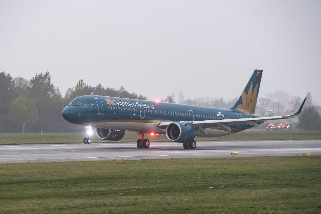 Vietnam Airlines huỷ nhiều chuyến bay do ảnh hưởng bão số 1 