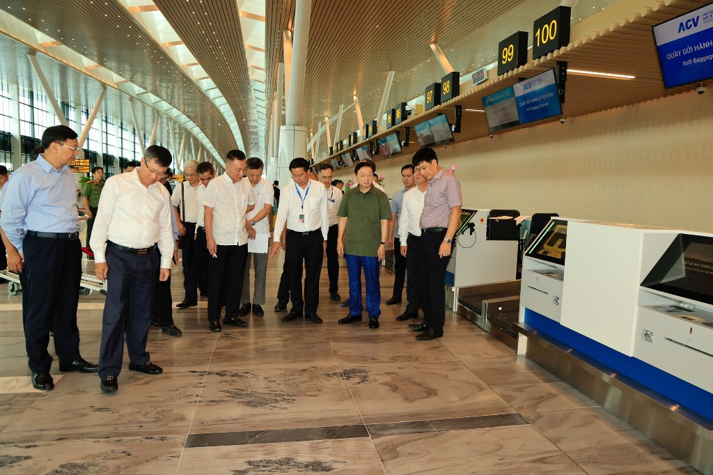 Phó Thủ tướng Trần Hồng Hà kiểm tra hoạt động của nhà ga T3 – Cảng HKQT Tân Sơn Nhất