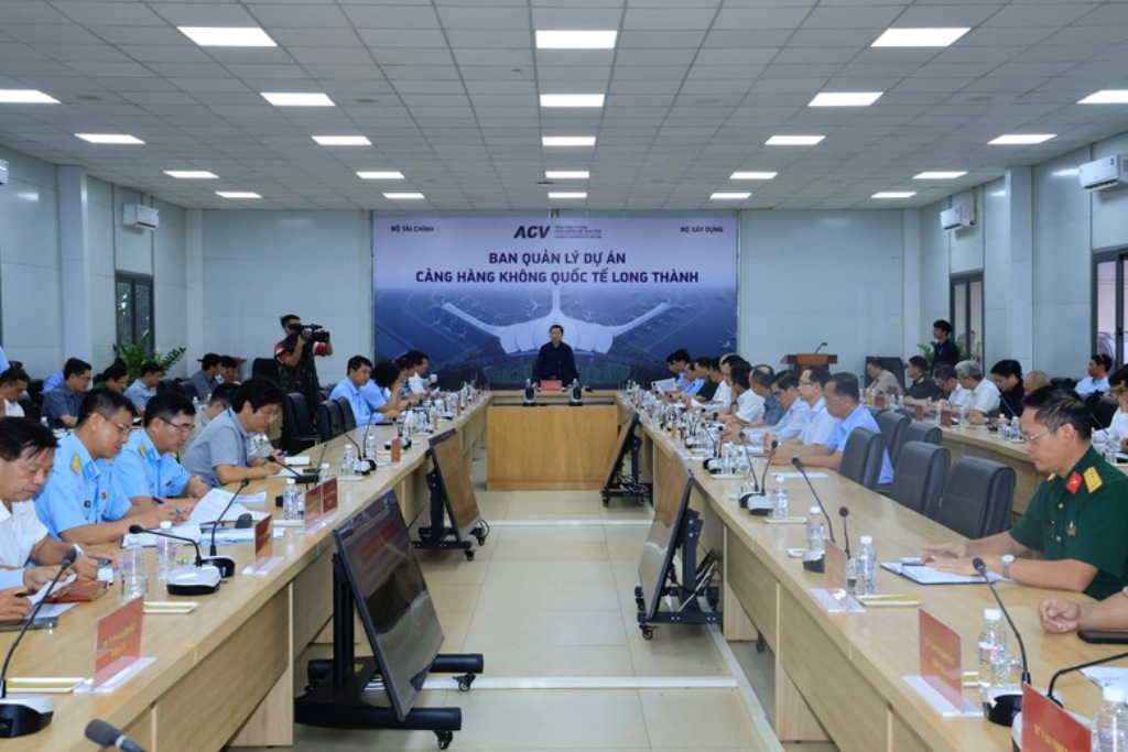 Phó Thủ tướng Trần Hồng Hà kiểm tra tiến độ dự án Cảng hàng không quốc tế Long Thành.