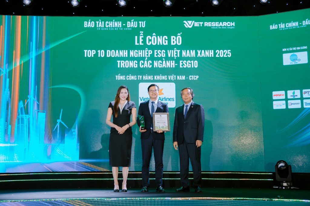 Vietnam Airlines nằm trong Top 10 doanh nghiệp ESG Việt Nam xanh 2025 ngành Logistics và Top 100 ESG Việt Nam xanh 2025