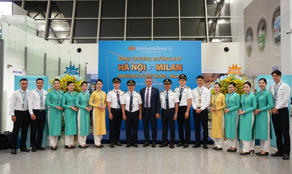 Cảng Hàng không quốc tế Nội Bài đón chuyến bay đầu tiên của Spring Airlines