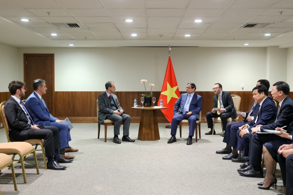 Thủ tướng Phạm Minh Chính tiếp lãnh đạo Tập đoàn hàng không - vũ trụ của Brazil