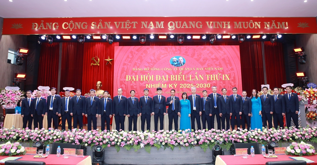 Đảng bộ Tổng Công ty Quản lý bay Việt Nam đạt mốc 2000 đảng viên