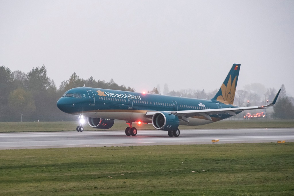 Nhiều chuyến bay của Vietnam Airlines bị ảnh hưởng do cơn bão Wipha (lần 2)