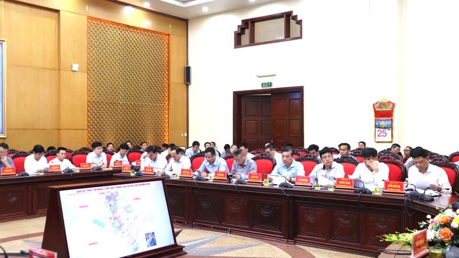 Bộ trưởng Trần Hồng Minh làm việc với tỉnh Ninh Bình về đề xuất xây dựng cảng HKQT Ninh Bình