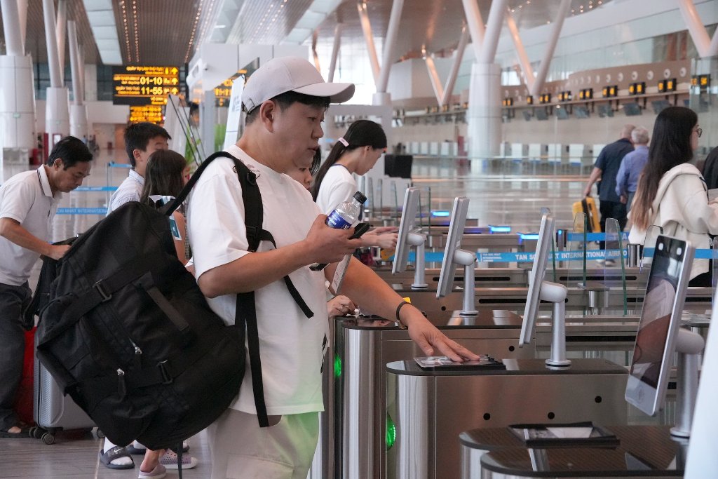 Nhà ga hành khách T3 Cảng HKQT Tân Sơn Nhất triển khai ứng dụng nhận diện sinh trắc học 