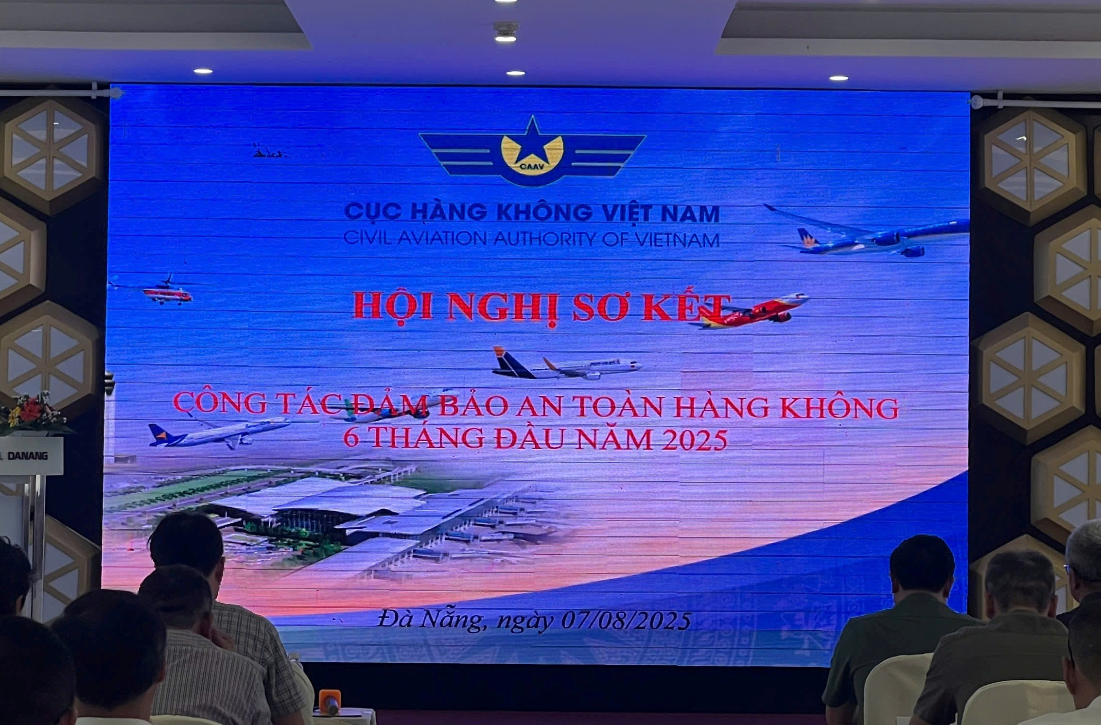 Hội nghị sơ kết công tác an toàn hàng không 6 tháng đầu năm 2025 