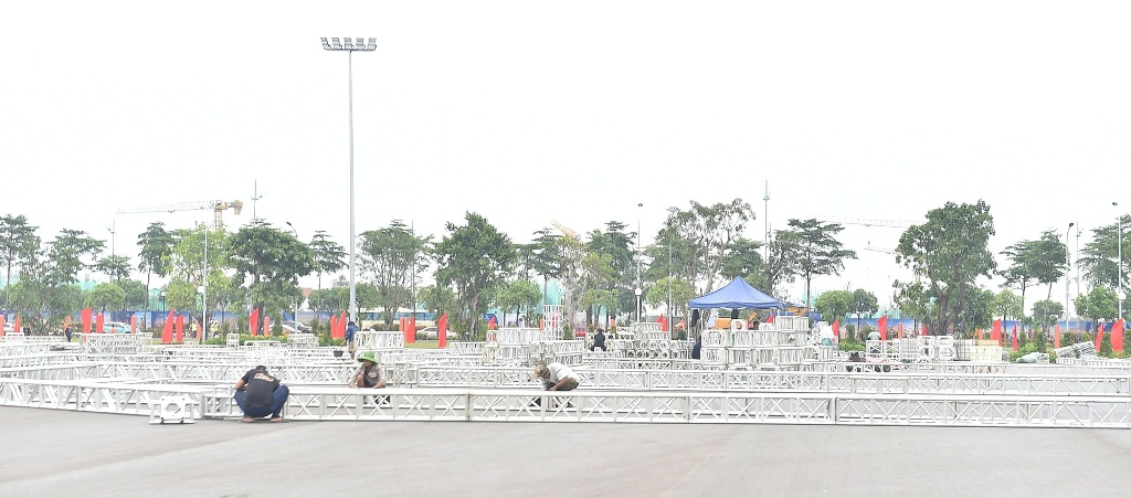 Nhiều chuyển biến trong thi công, lắp đặt gian hàng Triển lãm 80 năm Quốc khánh