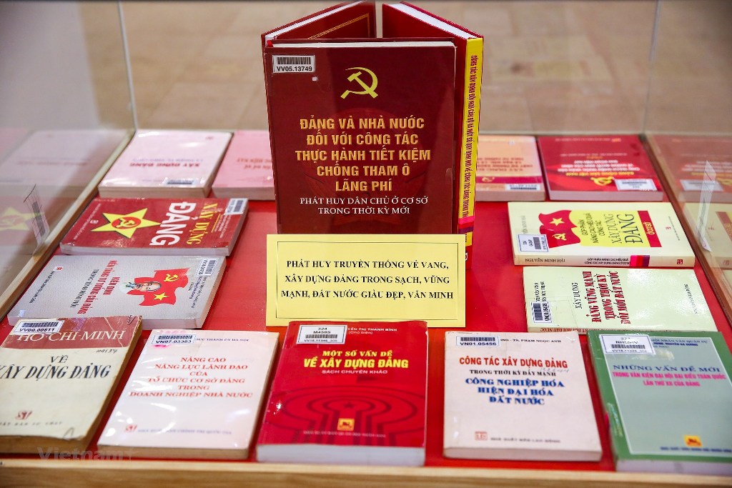 Tuyên truyền vận động, sưu tầm, giao nộp, hiến tặng tài liệu, tư liệu, hiện vật xây dựng Bảo tàng Đảng Cộng sản Việt Nam