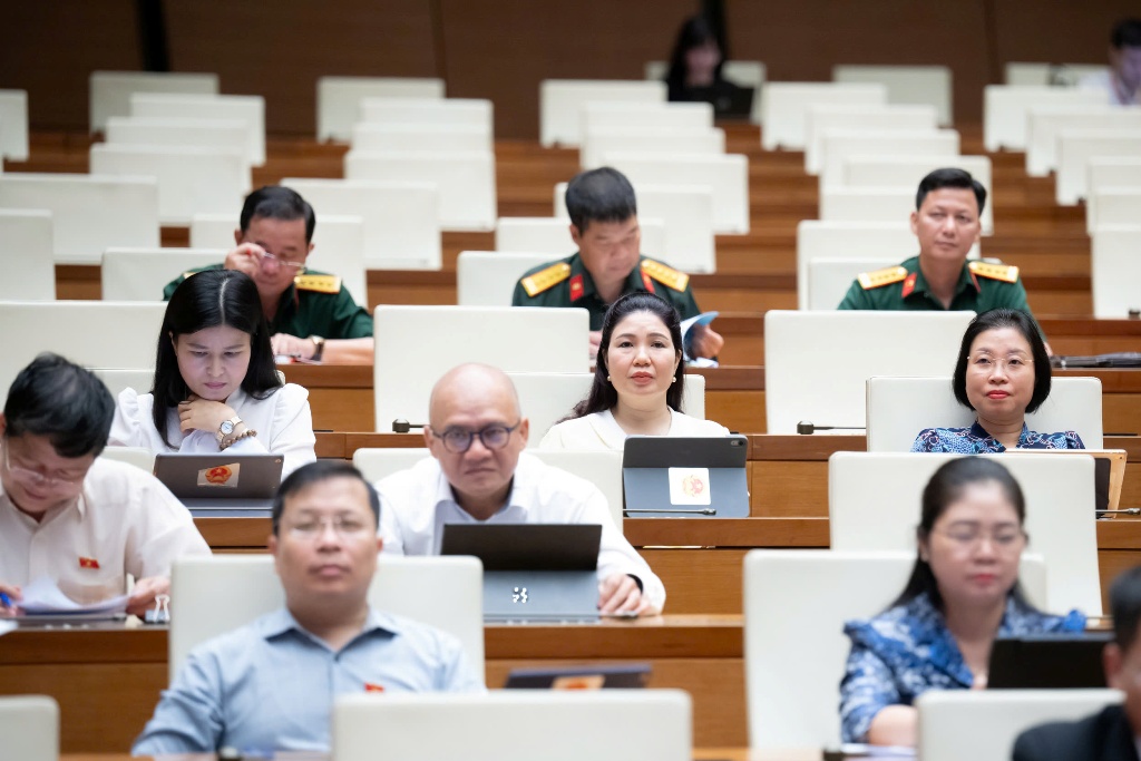 Tạo điều kiện thuận lợi cho các thành phần kinh tế đầu tư, khai thác cảng hàng không