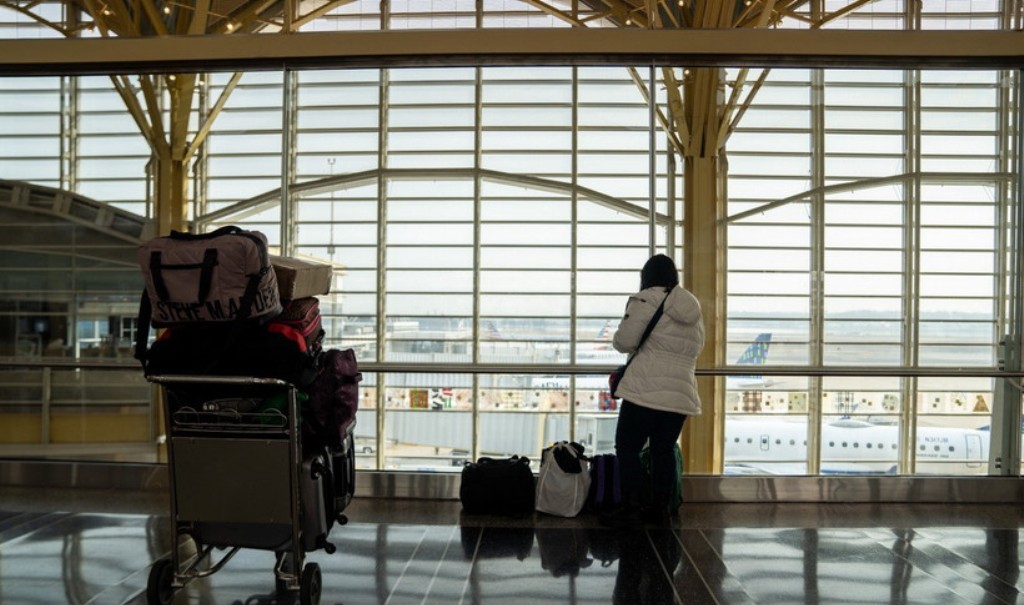 Thiếu nhân sự kiểm soát không lưu, Mỹ tiếp tục hoãn hơn 3.000 chuyến bay