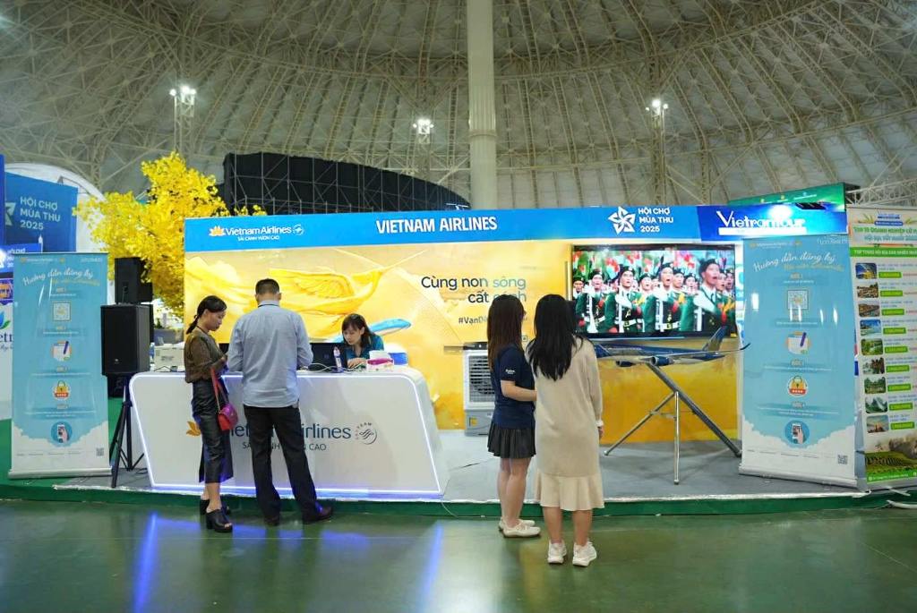 Vietnam Airlines tham gia Hội chợ Mùa Thu 2025