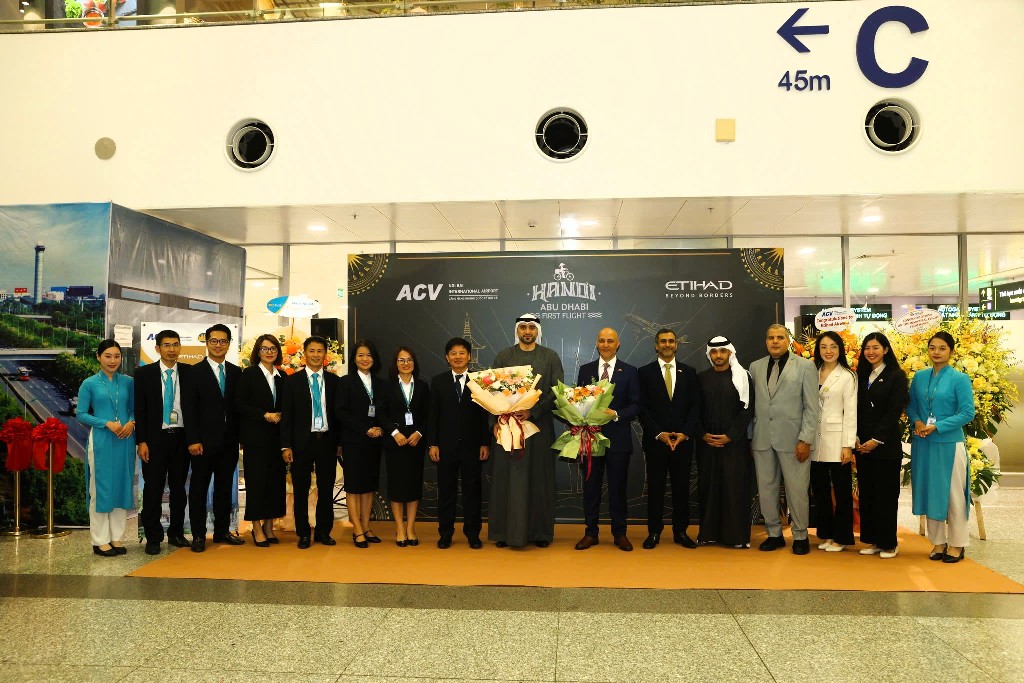 Cảng HKQT Nội Bài chào đón đường bay mới kết nối Hà Nội - Abu Dhabi của Etihad Airways