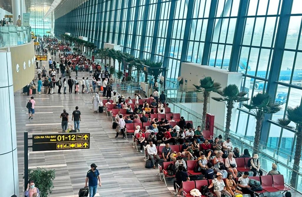 Rà soát quy trình kiểm tra hành lý xách tay tại khu vực làm thủ tục hàng không và cửa lên tàu bay