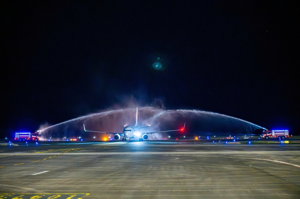 Cảng HKQT Vân Đồn đón chuyến bay charter đầu tiên từ Thâm Quyến đến Quảng Ninh