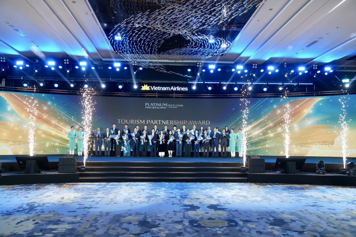 Hội nghị khách hàng toàn cầu “Platinum Partner Summit 2025”