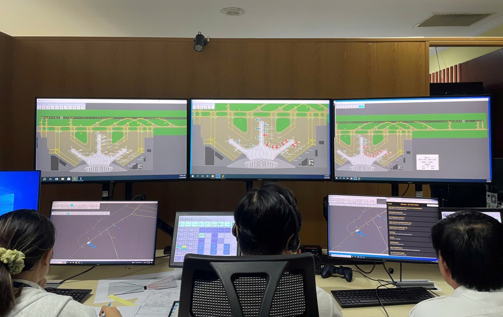 Kiểm tra công tác huấn luyện kiểm soát viên không lưu trước chuyến bay kỹ thuật tại Cảng HKQT Long Thành