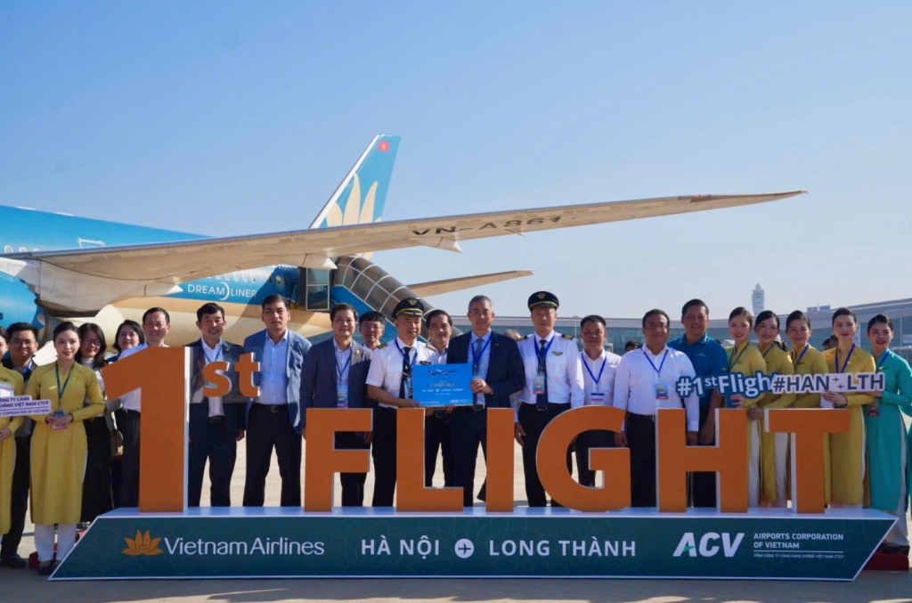 Vietnam Airlines thực hiện chuyến bay chở khách đầu tiên tại Cảng HKQT Long Thành