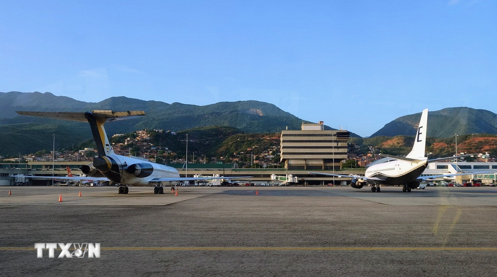 FAA cấm máy bay dân dụng Mỹ bay qua không phận Venezuela
